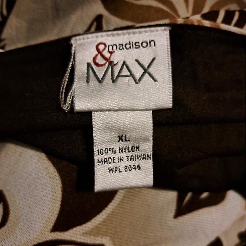 Madison and max sleevless blouse - Picture 3 of 3